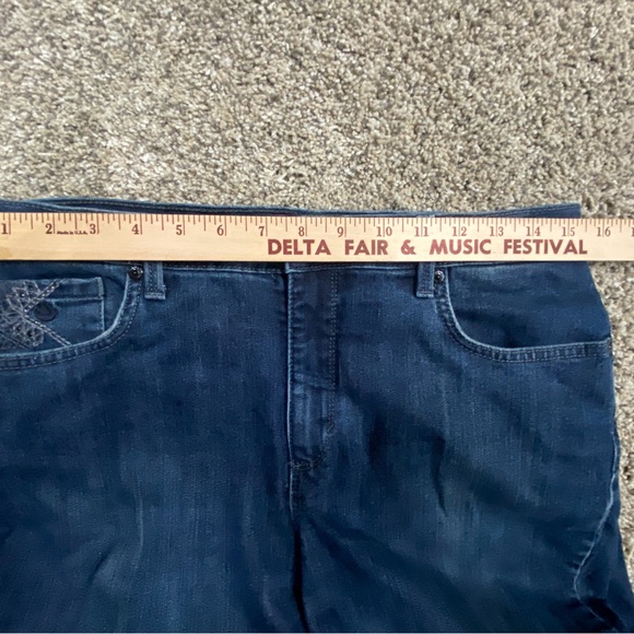 10 Petite Gloria Vanderbilt Amanda Jeans Decorative Stitching Studs on Pockets - Picture 11 of 11